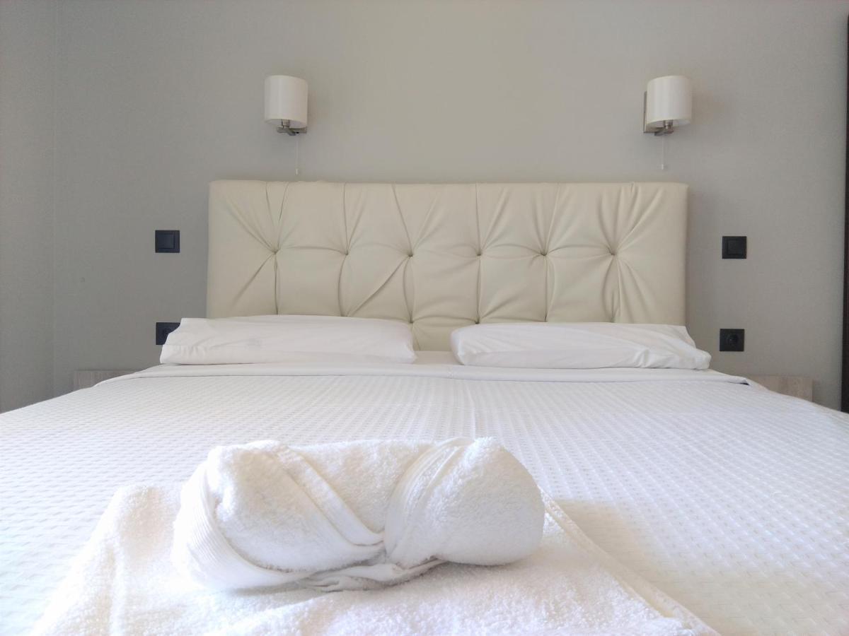 Hill Sun Luxury Suites Nea Iraklia Exterior foto