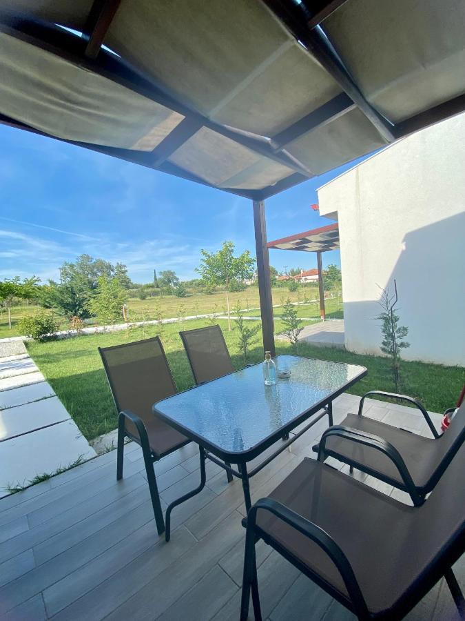 Hill Sun Luxury Suites Nea Iraklia Exterior foto